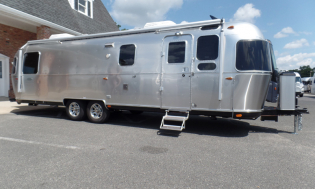 2017 Airstream Classic 30J Queen - Stock# 10944