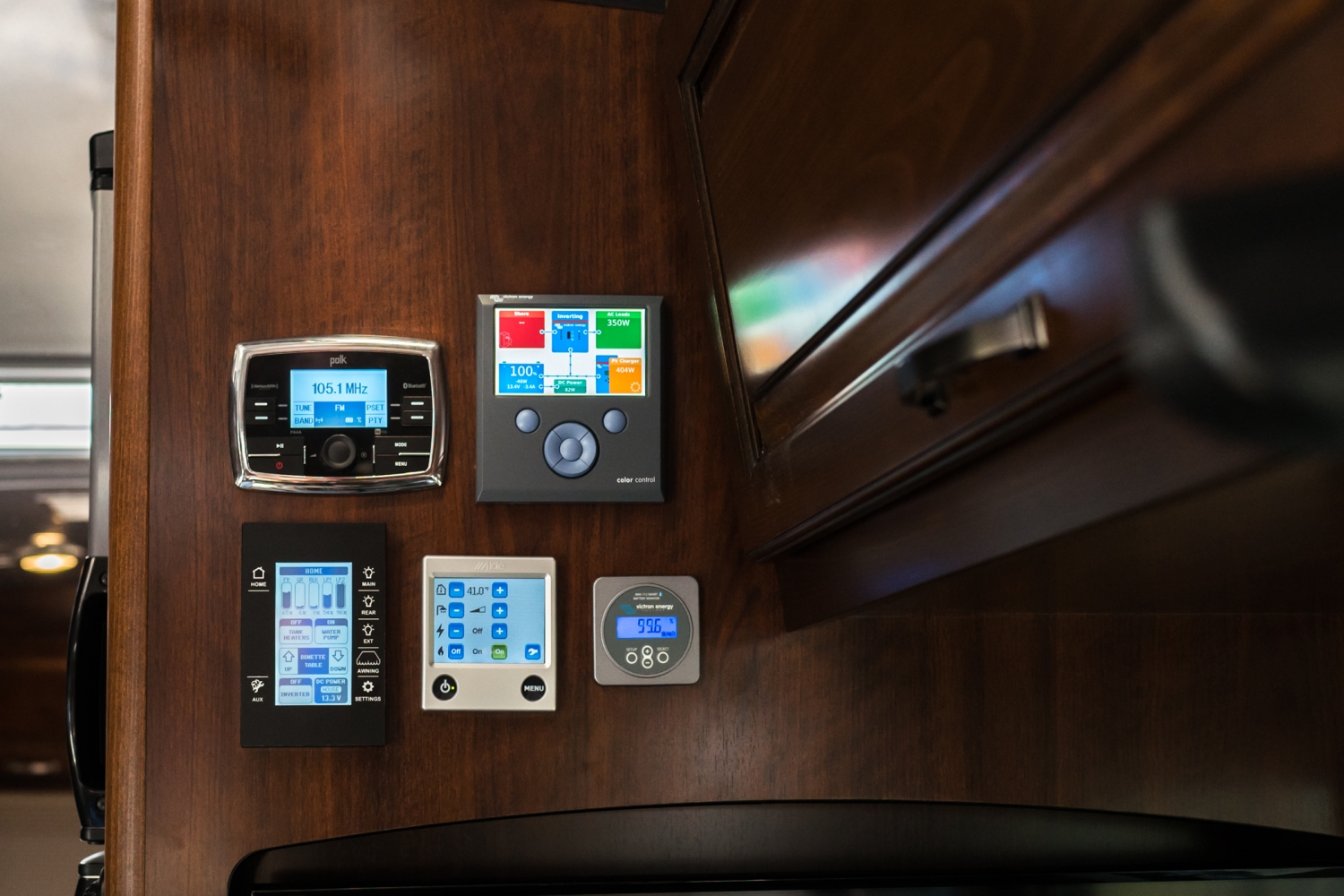 Victron Color Control GX and BMV-712 in our Airstream Classic 30