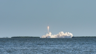 SpaceX CRS-7 clears the tower
