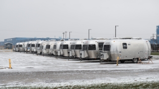 Falling snow in Jackson Center