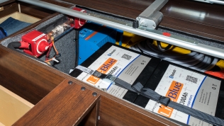 Dual 300, 600Ah LifeBlue lithium batteries, Victron Multiplus 3000VA Inverter installation 