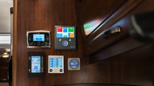 Victron Color Control GX and BMV-712 in our Airstream Classic 30